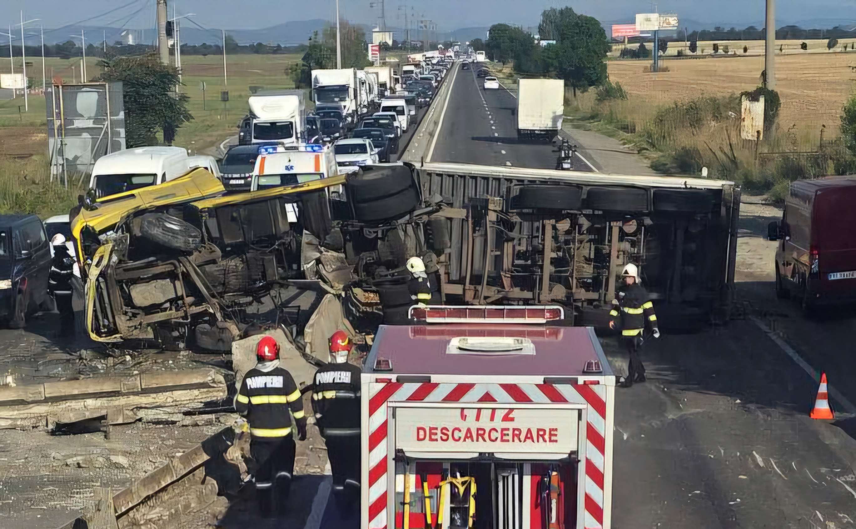 Atenție pe DN1: Autotren plin cu legume răsturnat! Trafic blocat spre Brașov!