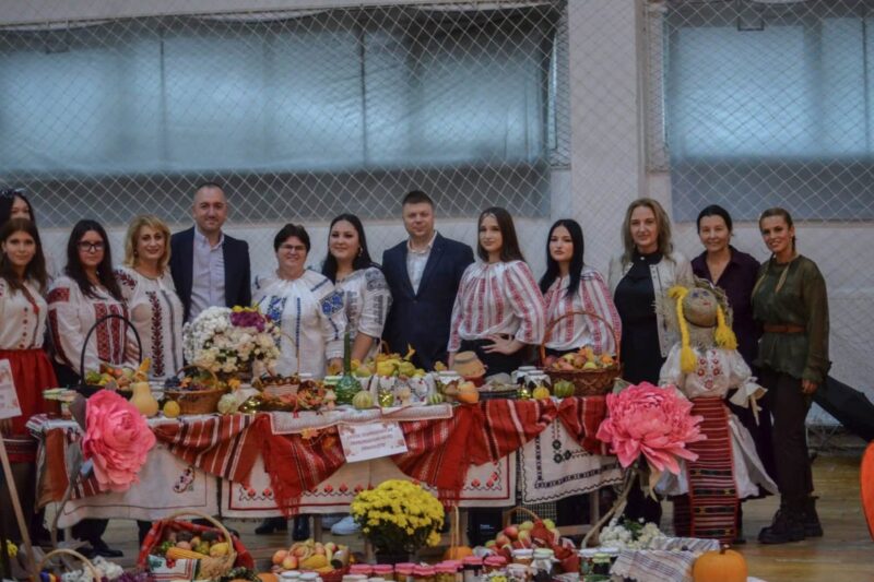 Sute de elevi din Târgoviște s-au unit la evenimentul „Tezaurul Toamnei”! Mobilizare impresionantă
