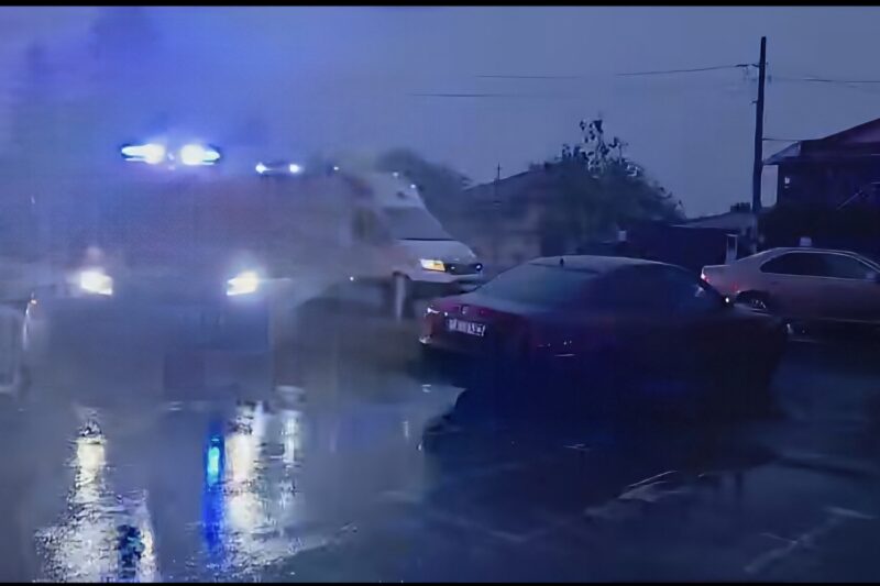 Accident la Primăria Ulmi! Două mașini s-au lovit grav