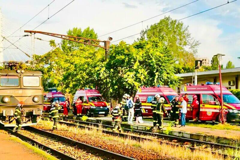 Tragedie la calea ferată: patru membri ai aceleiași familii au murit după un impact devastator