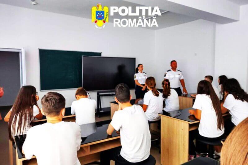 Polițiștii au descins în școlile din Pucioasa! Peste 100 de elevi vizați!