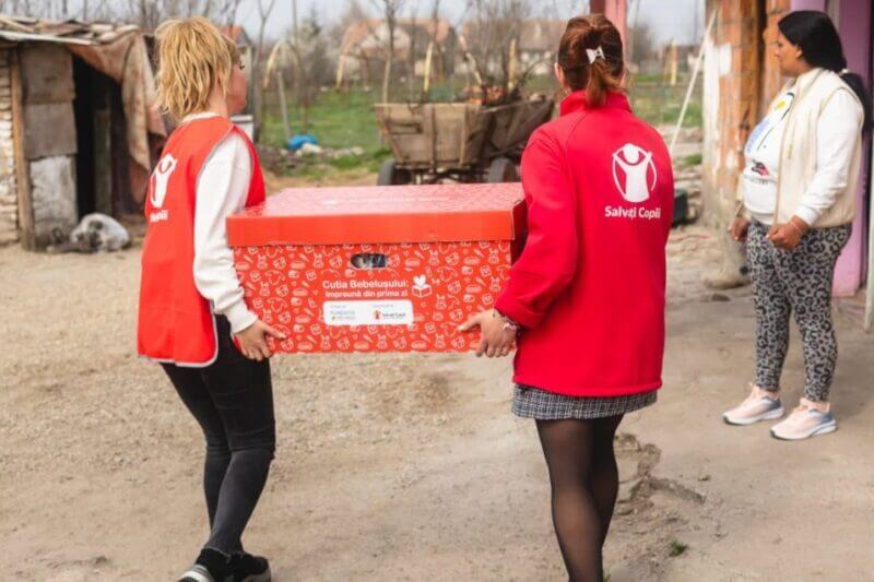 Cutia Bebelușului ajunge în Dâmbovița: 65 de produse utile și un spațiu sigur de dormit!