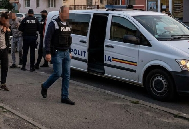 Bătaie sângeroasă la Titu: Scandalagii reținuți de polițiști după ce au băgat patru oameni în spital!